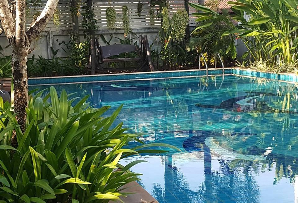 Baan Suksiri Hotel HHQ Eksteriør billede