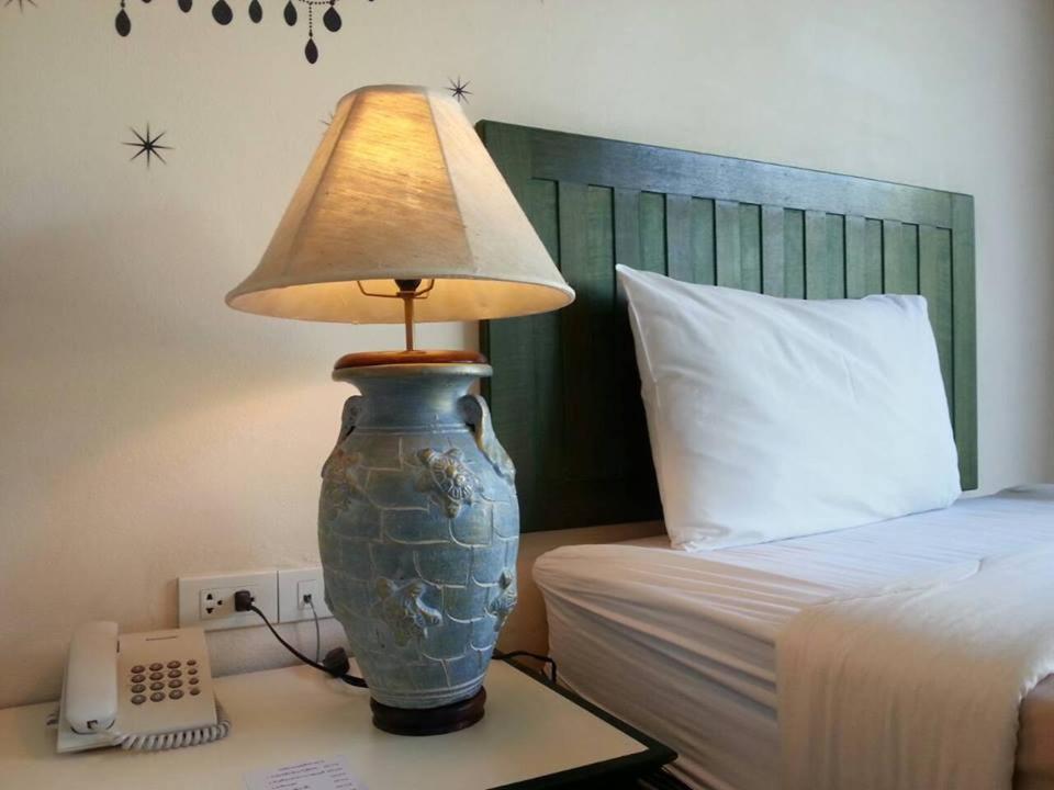Baan Suksiri Hotel HHQ Eksteriør billede